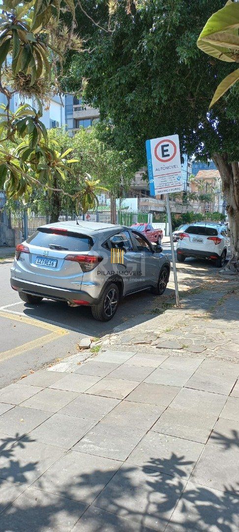 Casa 9 dormitórios no bairro Menino Deus