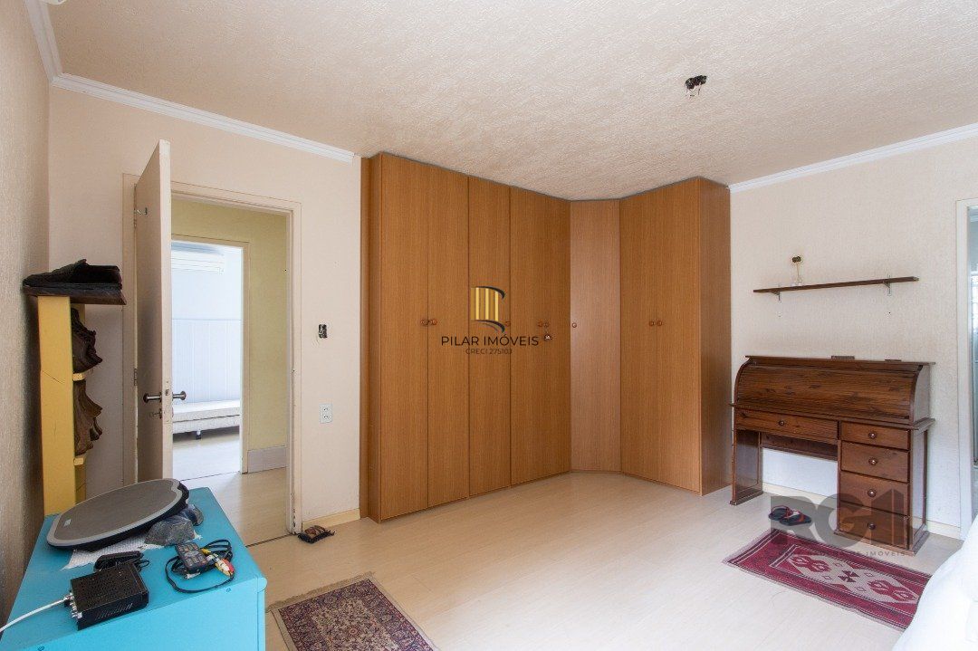 Casa para Venda - 239m², 5 dormitórios, sendo 1 suites, 2 vagas - Hipica