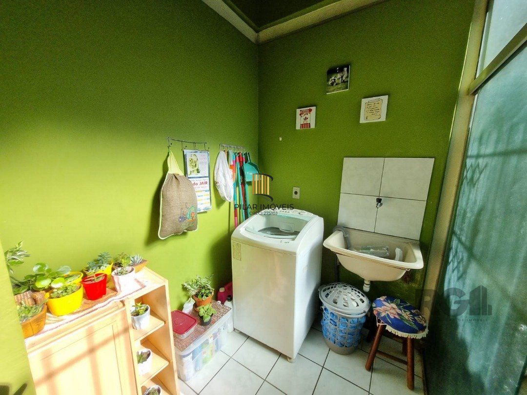 Casa de Condomínio 3 dormitórios no bairro Camaquã