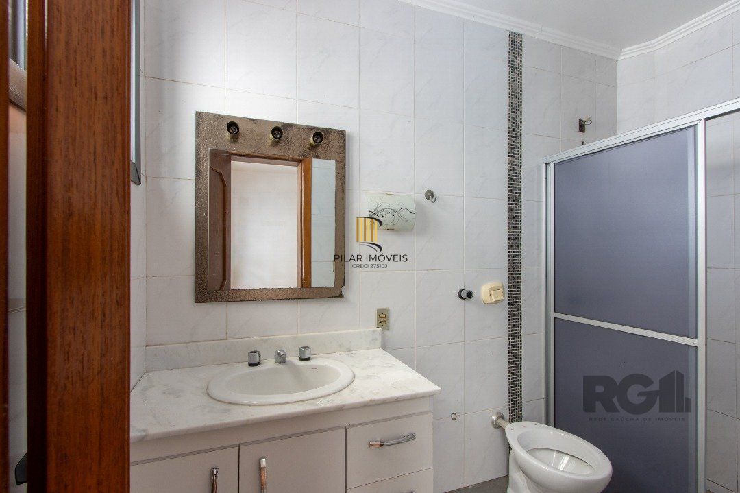 Casa 4 dormitórios no bairro Nonoai