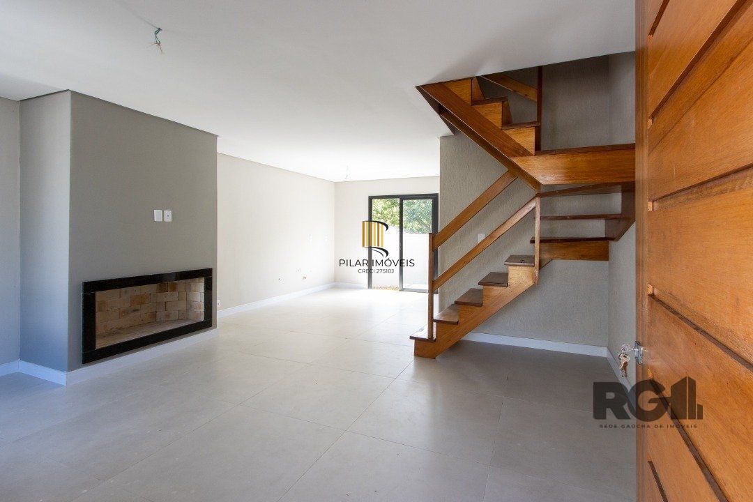 Sobrado novo  no Bairro Tristeza, 3d, 1 suite, churrasqueira, laveira, vista para o Rio.