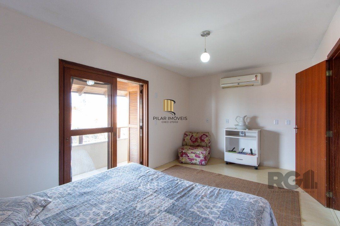 Casa 4 dormitórios no bairro Hípica