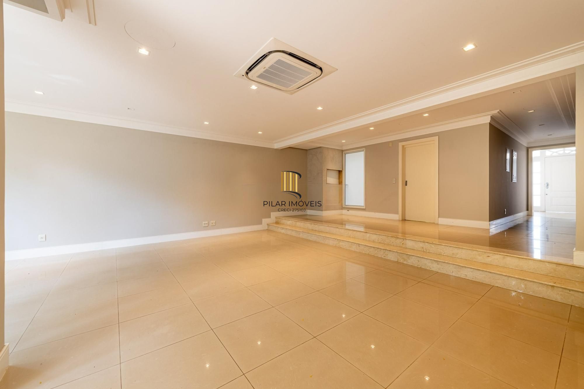 Casa de 4 dormitórios no bairro Três Figueiras