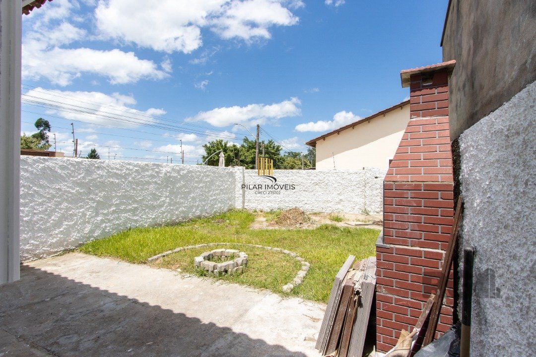 Casa  no Bairro Hípica, 100% reformada, 2 dormitórios, 1 vaga de garagem.