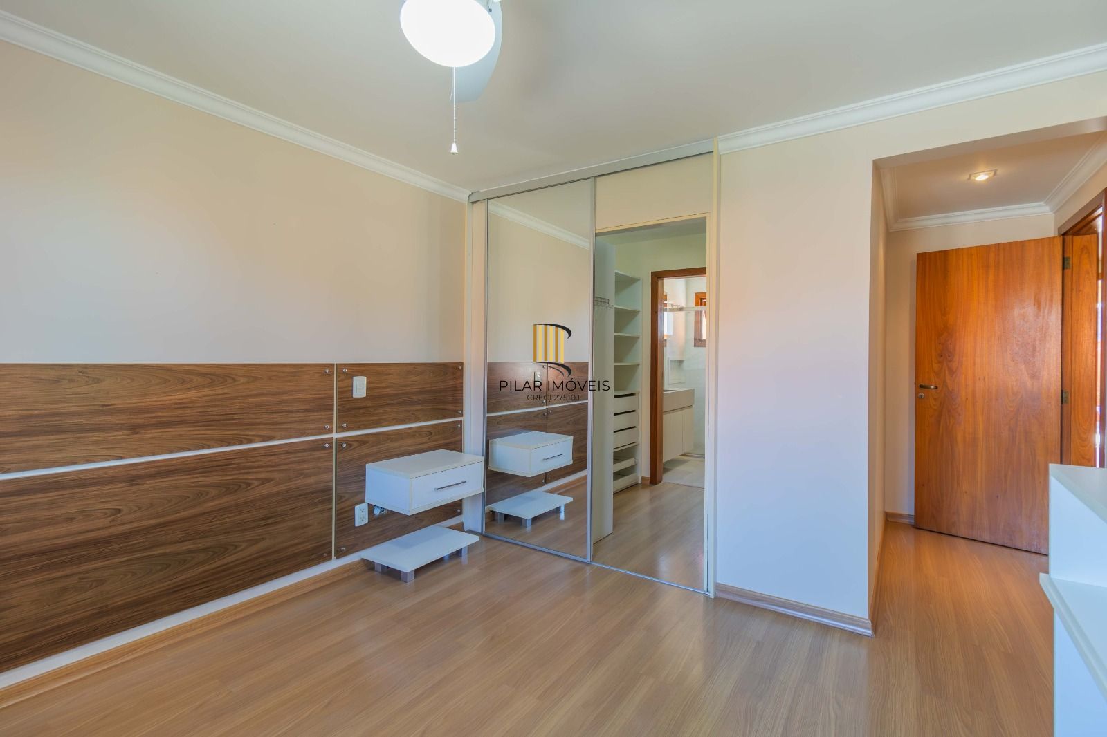 Casa Condominio para Venda - 286.89m², 4 dormitórios, sendo 2 suites, 2 vagas - Cristal