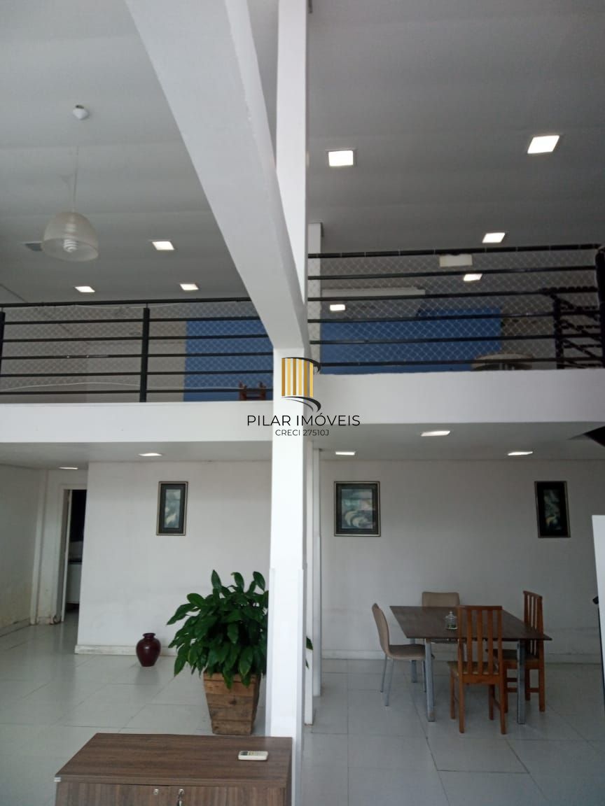 **Prédio Comercial Desocupado à Venda na Azenha, Porto Alegre, RS**