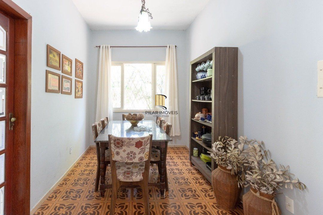 Casa para Venda - 250m², 3 dormitórios, sendo 1 suites, 3 vagas - Tristeza