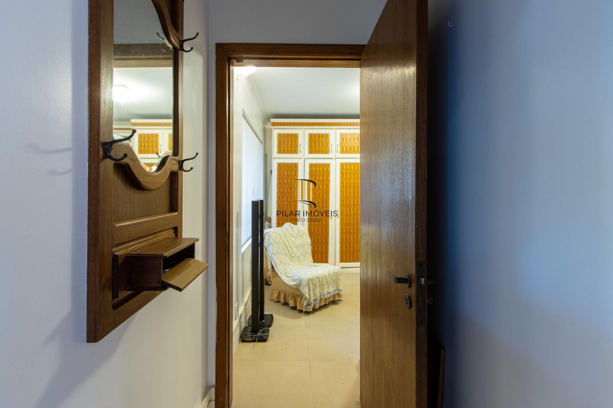 Excelente Casa em Condominio Fechado com 440,60m Dormitórios, sendo 2 Suítess