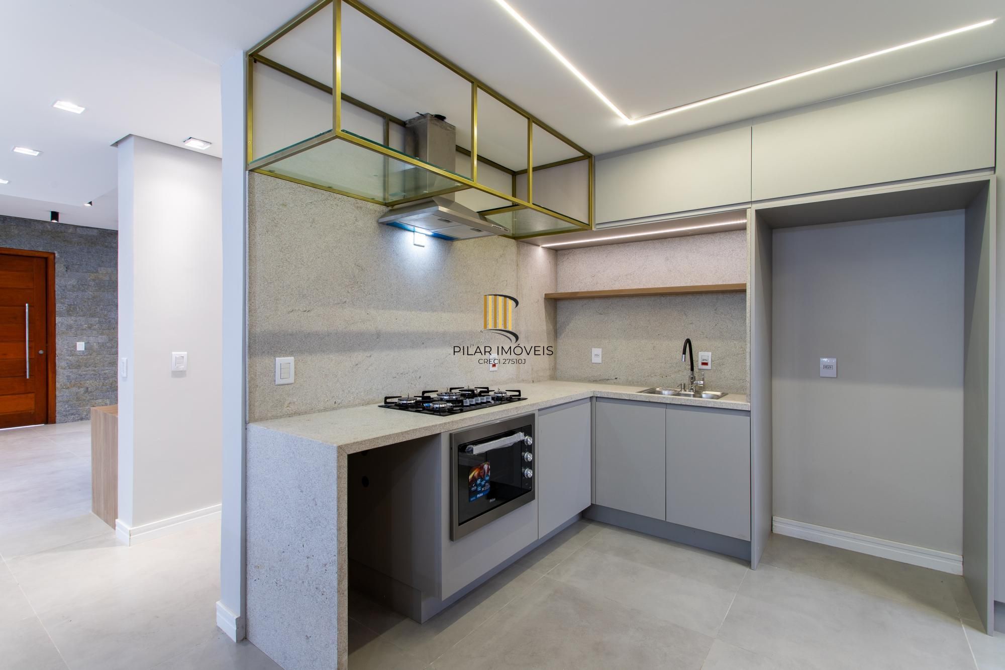 Casa Condominio para Venda - 300m², 3 dormitórios, sendo 3 suites, 2 vagas - Alphaville