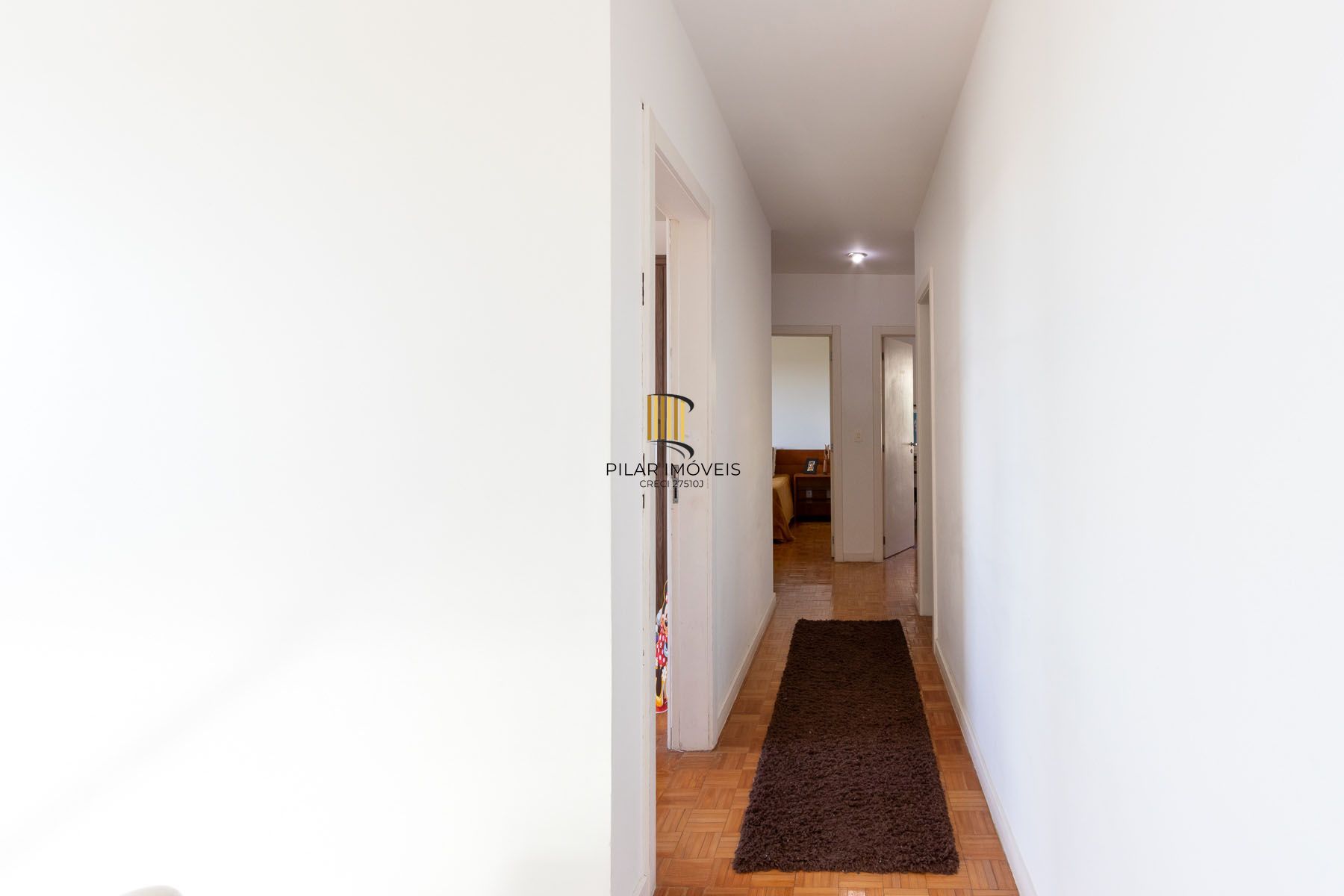 Casa para Venda - 470m², 3 dormitórios, sendo 1 suites, 6 vagas - Nonoai