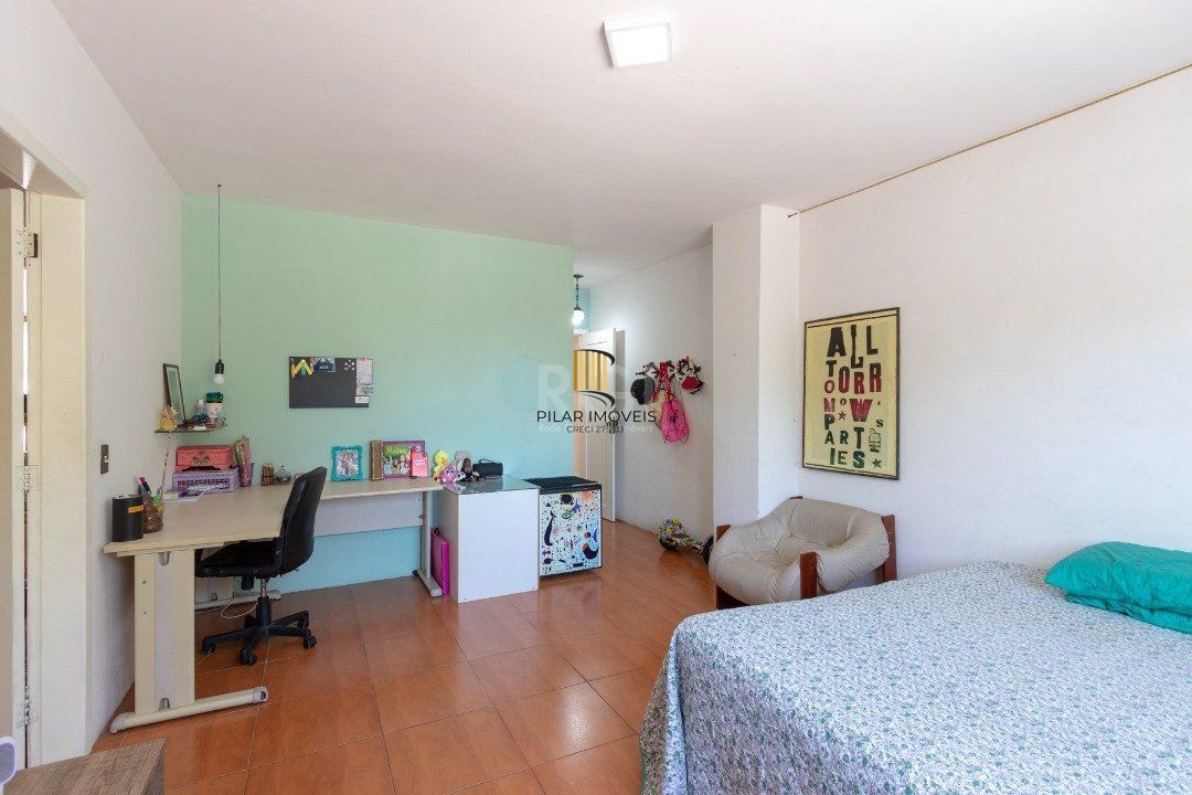 Sobrado para Venda - 356.93m², 4 dormitórios, sendo 2 suites, 4 vagas - Tristeza