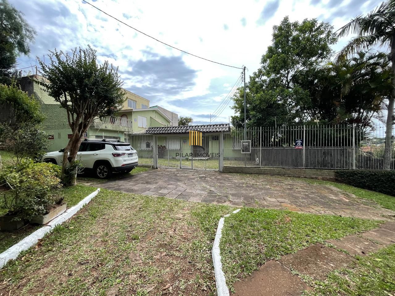 Casa 03 dormitórios,  287m² privativos Bairro Santa Tereza!