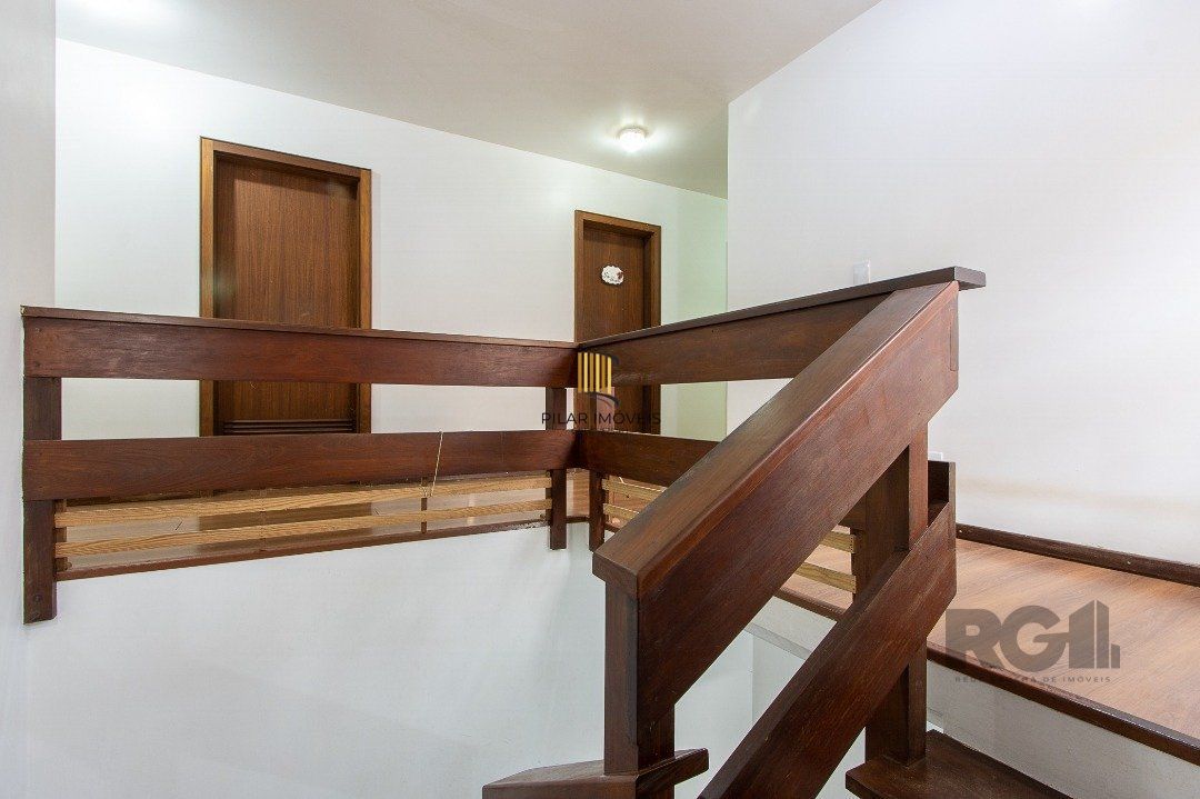 Casa de Condomínio 6 dormitórios no bairro Cavalhada