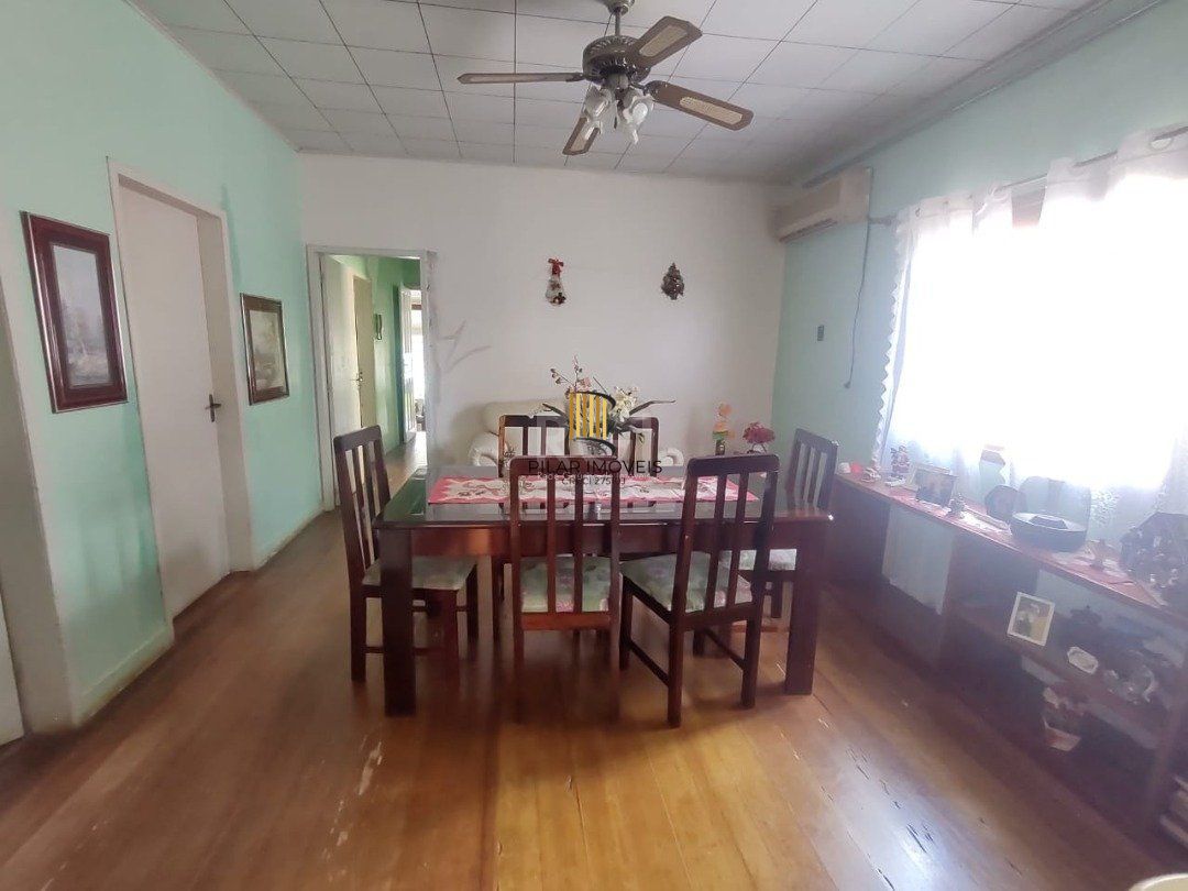 Casa para Venda - 265.1m², 3 dormitórios, 4 vagas - Guarujá