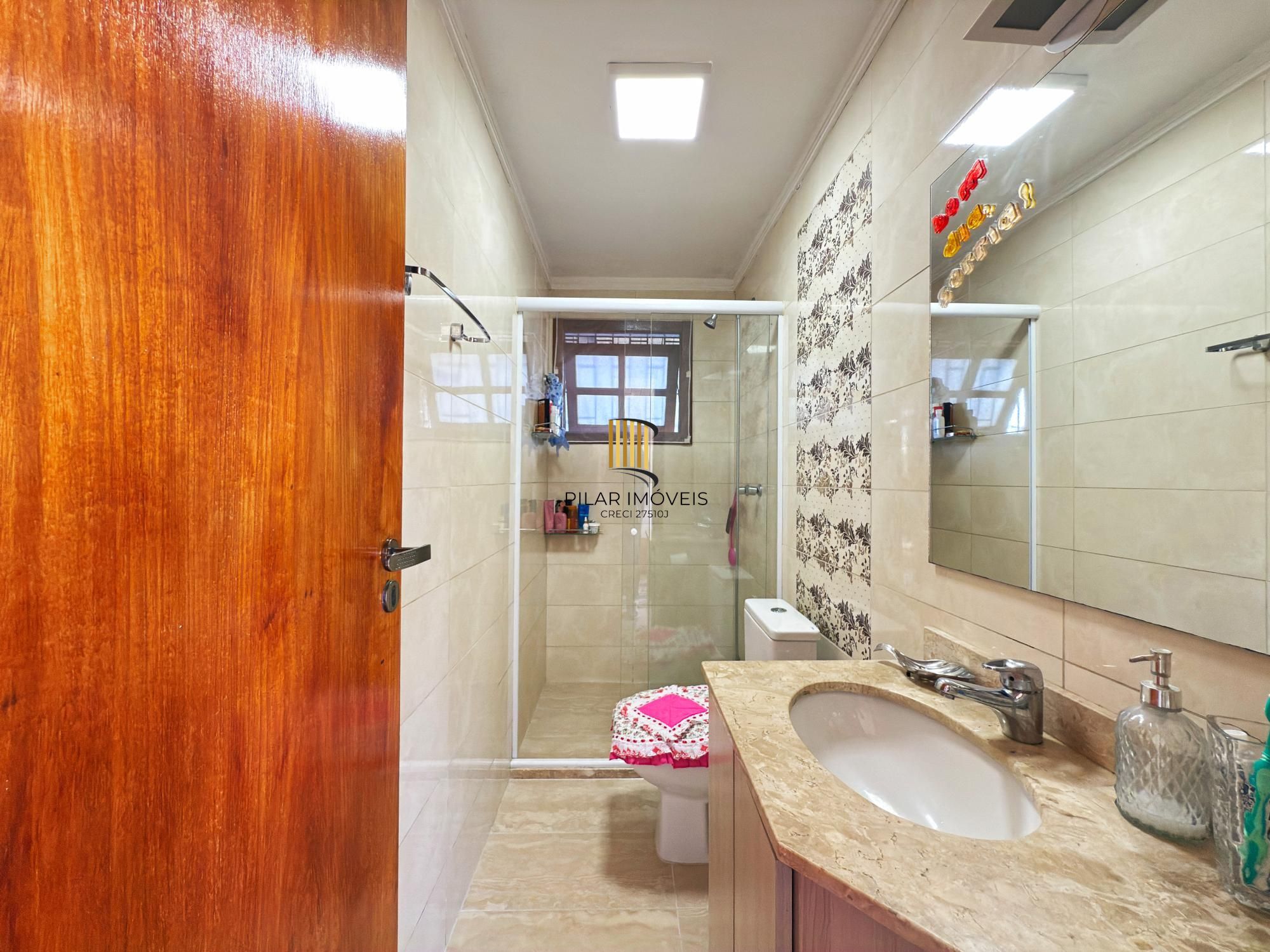 Casa em condomínio bairro Tristeza, com 185m² privativos.