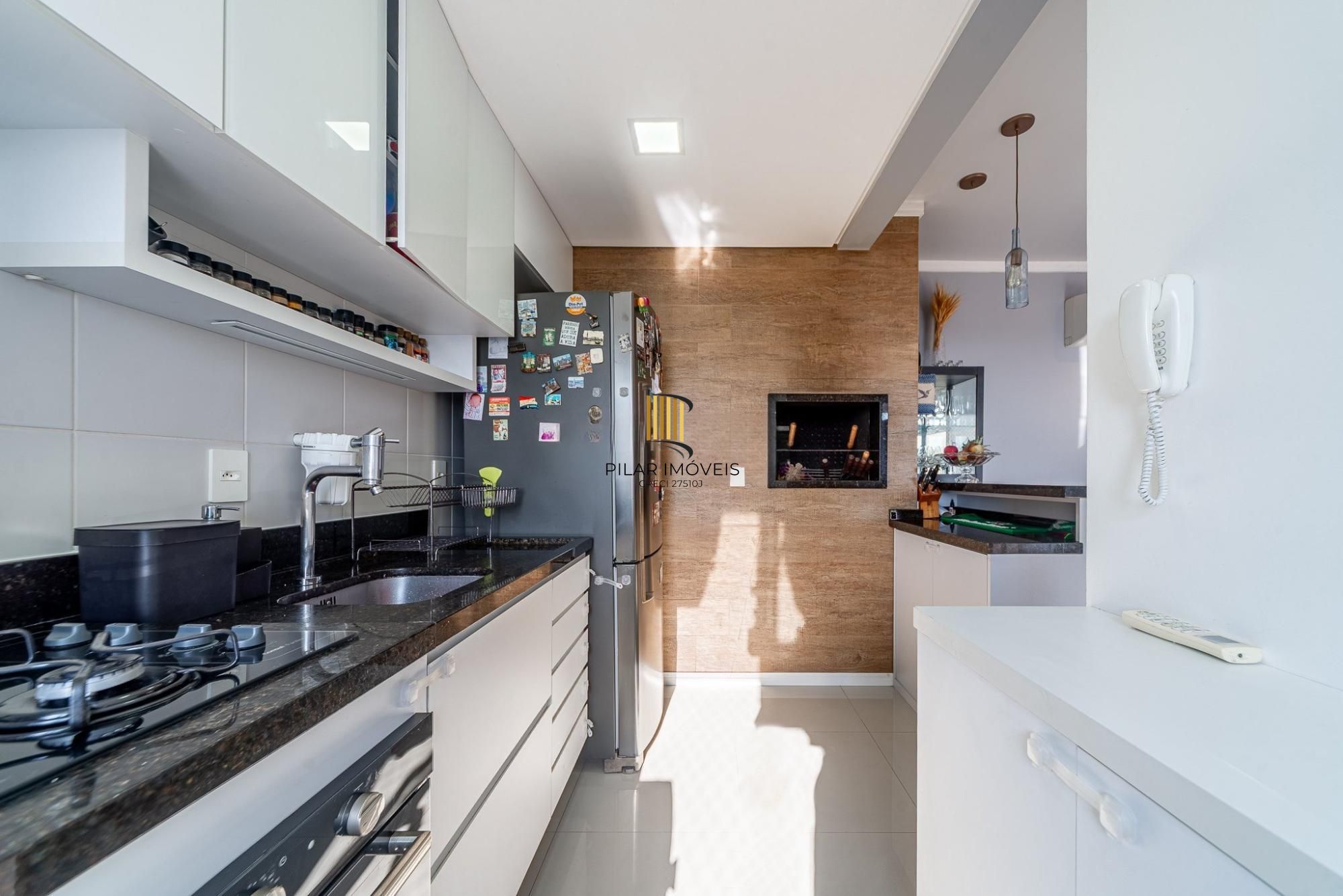 Apartamento 2 Dormitórios com Suíte e 2 Vagas no Petrópolis – 75m²