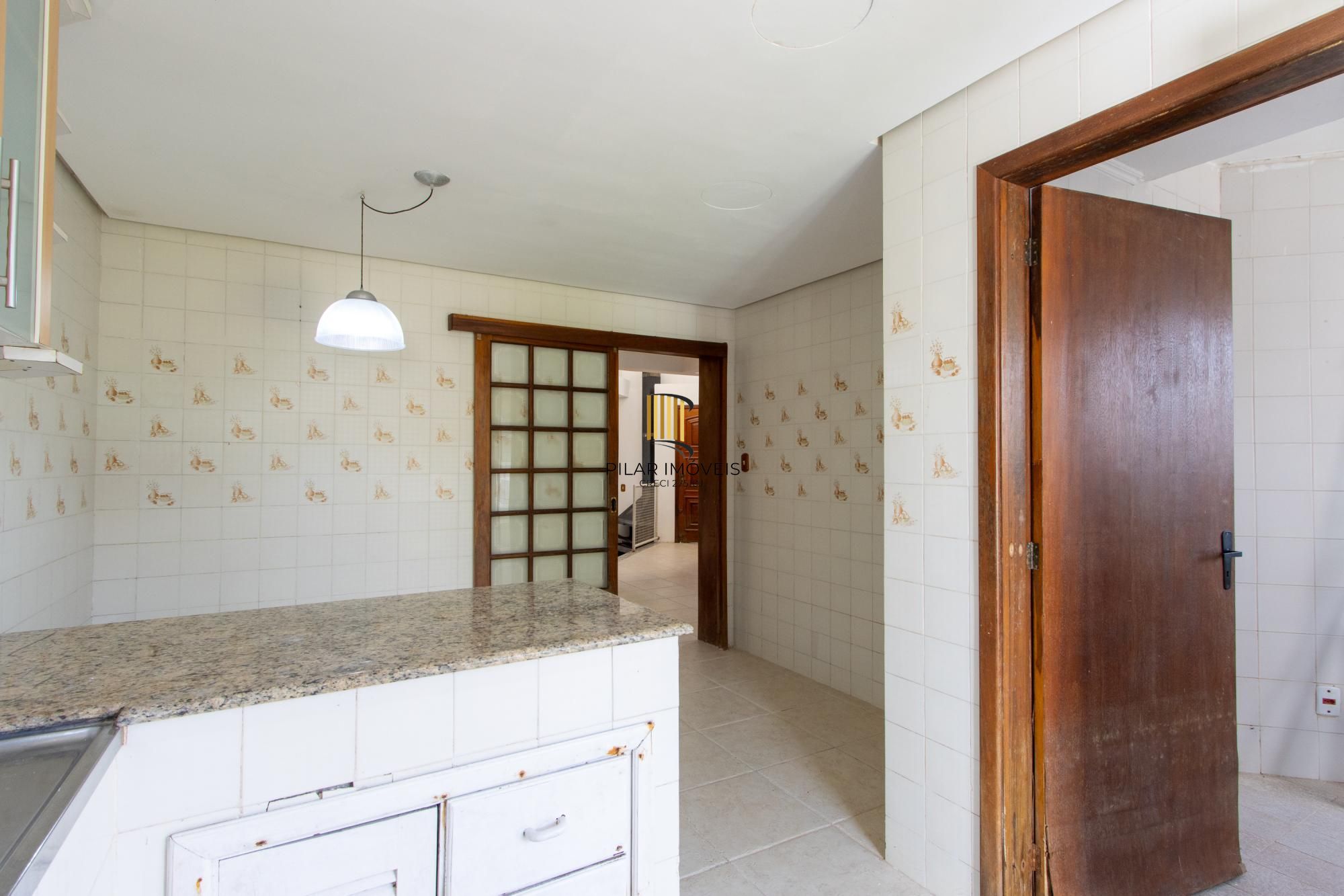 Casa para Venda - 253.35m², 3 dormitórios, sendo 1 suites, 4 vagas - Serraria