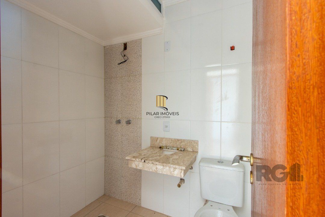 Casa para Venda - 120m², 3 dormitórios, sendo 1 suites, 1 vaga - Guarujá