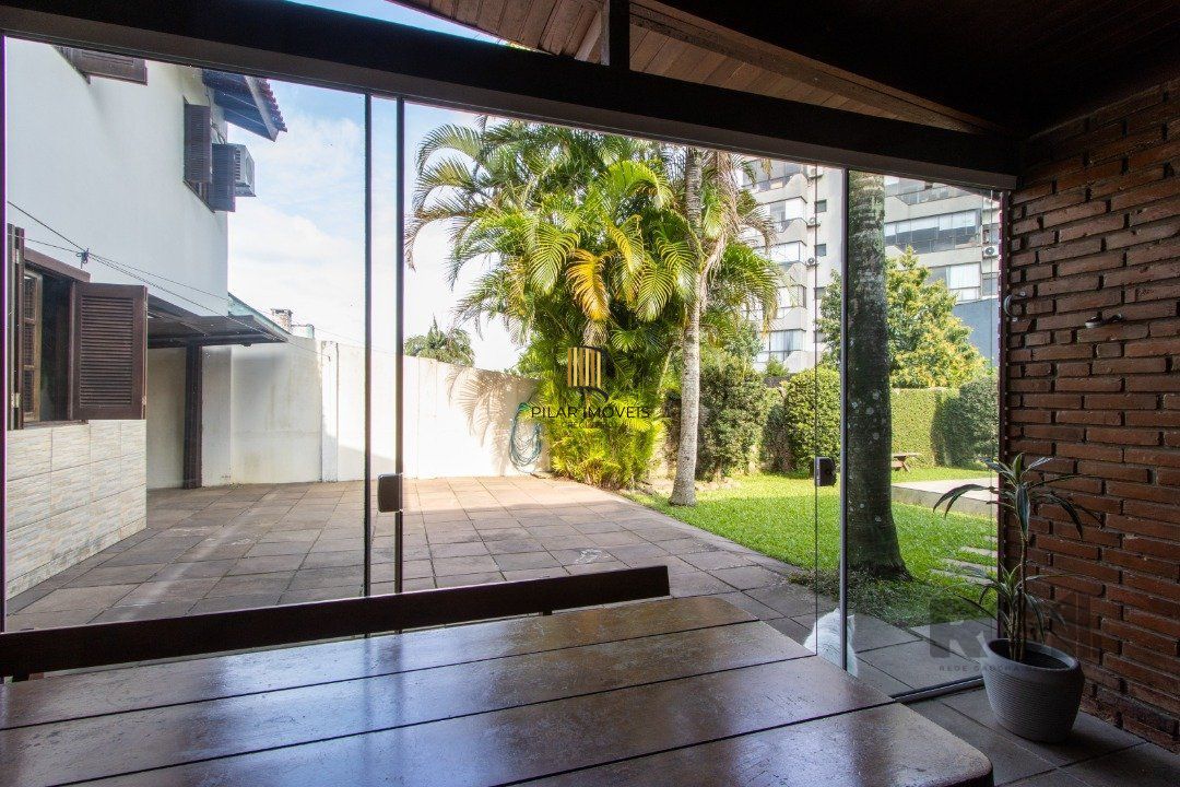 Casa 3 dormitórios no bairro Camaquã