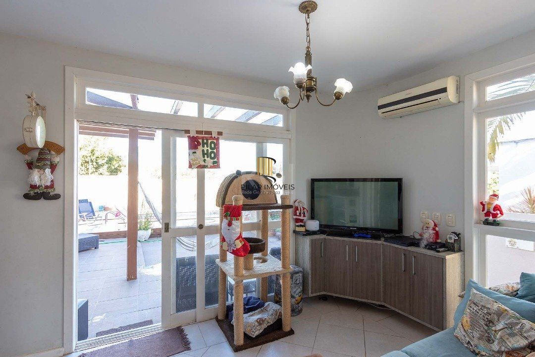 Casa para Venda com 4 dormitórios no bairro Hípica