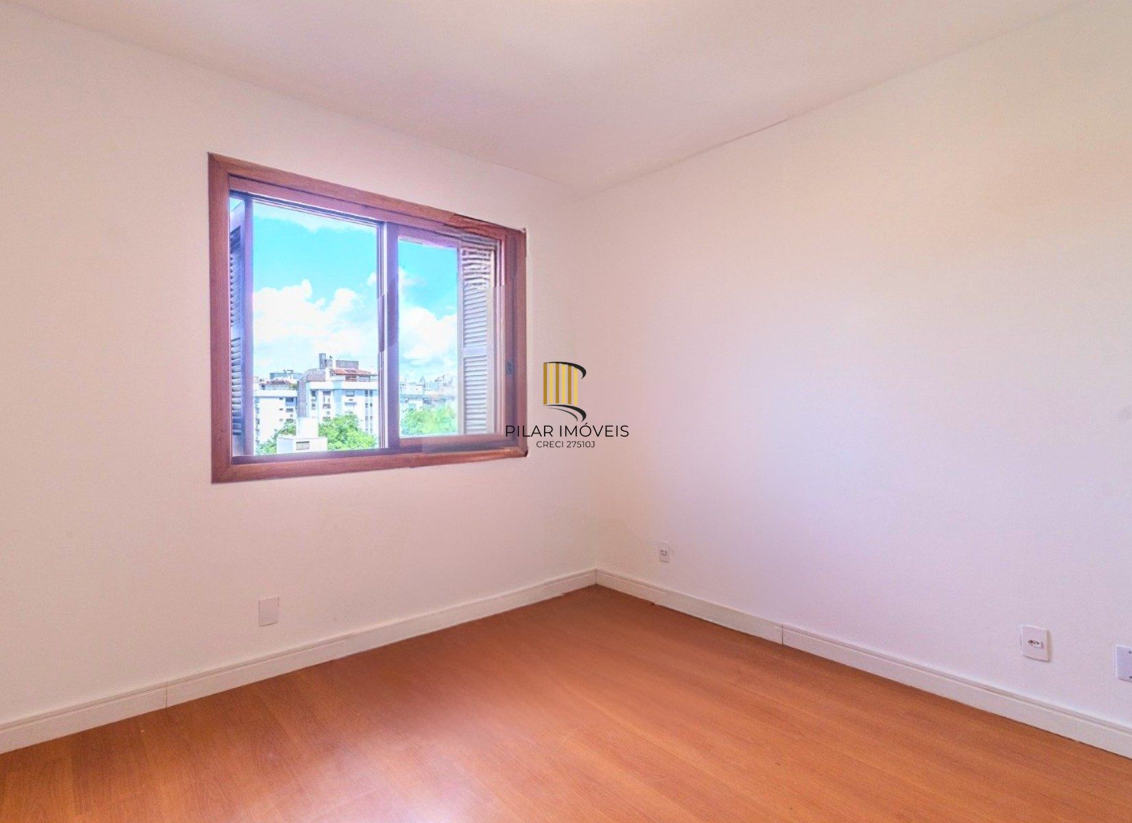 Apartamento com 114.02m², 3 dorm, Petrópolis com lareira e churrasqueira