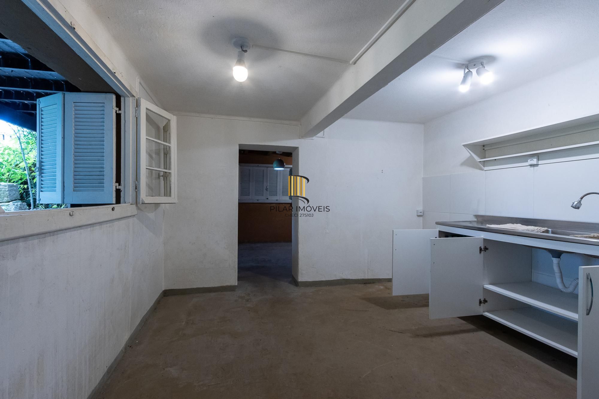 Bela casa térrea, 2 dormitórios e 1 suite - Parte alta do Bairro Espirito Santos