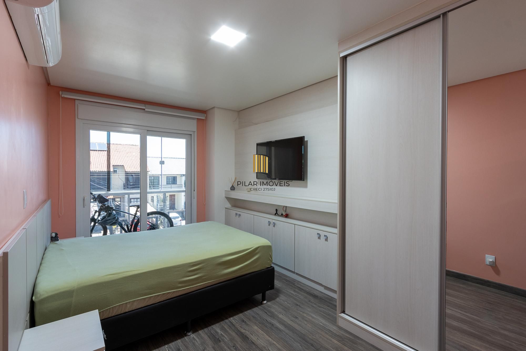 Sobrado com 2 suites e 2 vagas de garagem - Bairro Guarujá