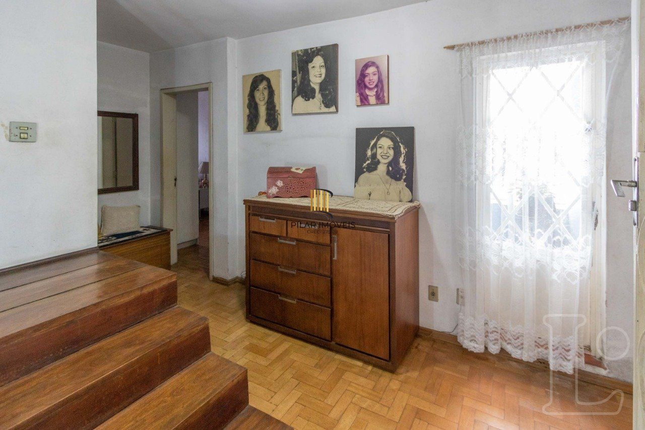 Sobrado para Venda - 241m², 4 dormitórios, sendo 1 suites, 1 vaga - Camaquã