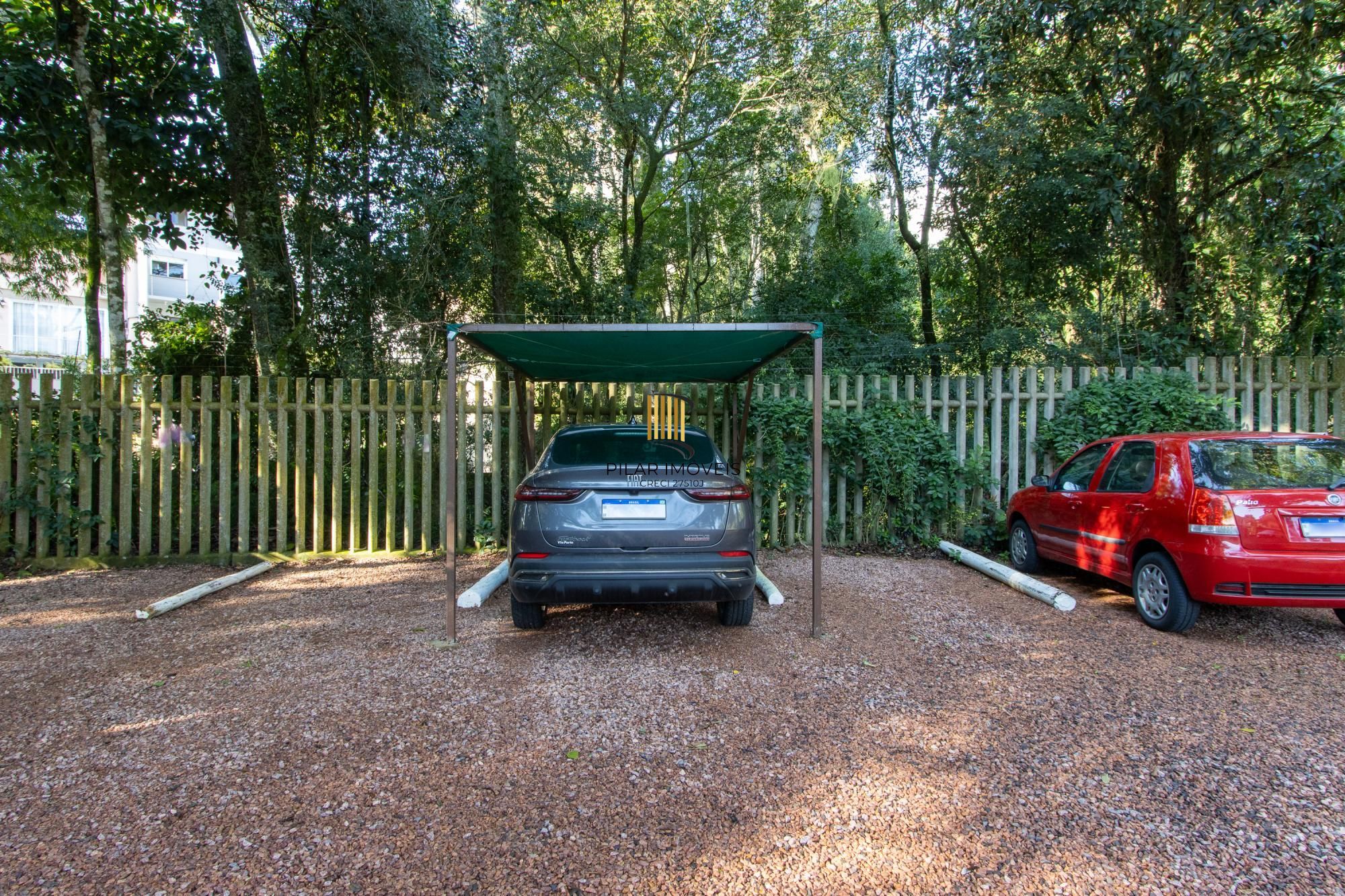 Casa em condomínio, com 3 quartos, com suíte, 2 vagas cobertas, churrasqueira, no Bairro Nonoai.