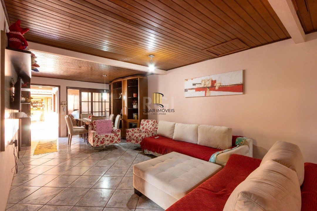 Casa para Venda - 240m², 6 dormitórios, sendo 3 suites, 2 vagas - Glória