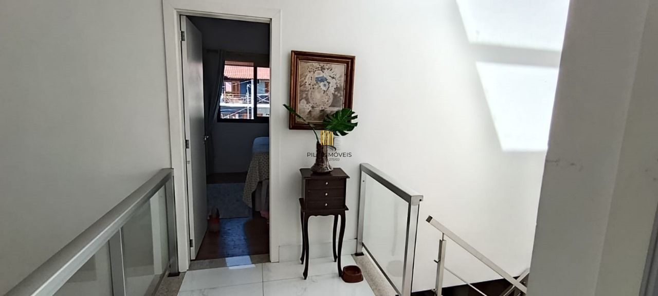 Excelente casa de alvenaria, 4 dormitórios, 2 suítes e 2 vagas de garagem.
