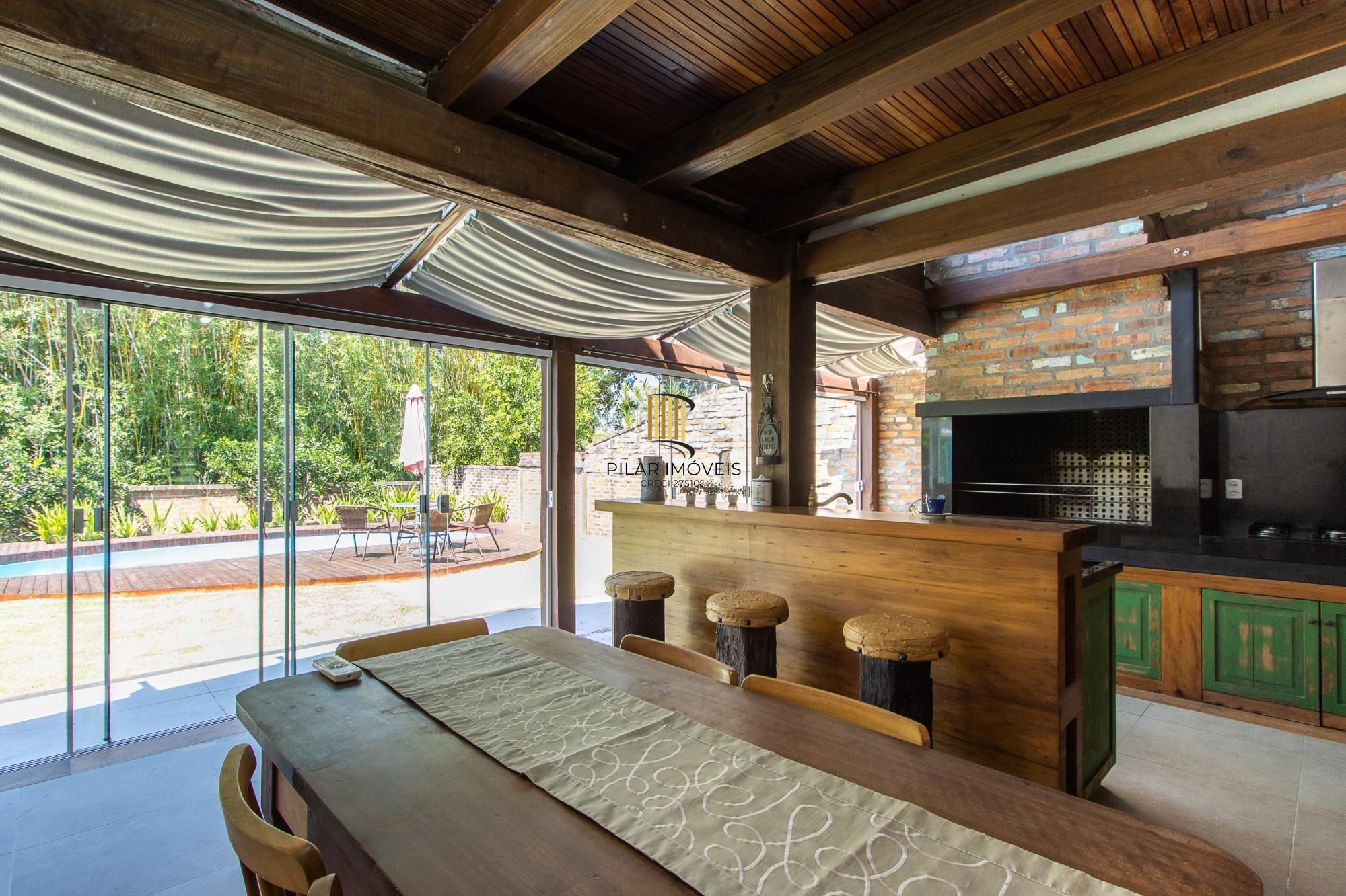 Casa 4 suites no Terra Ville, com home office, estar íntimo, 4 vagas e piscina.