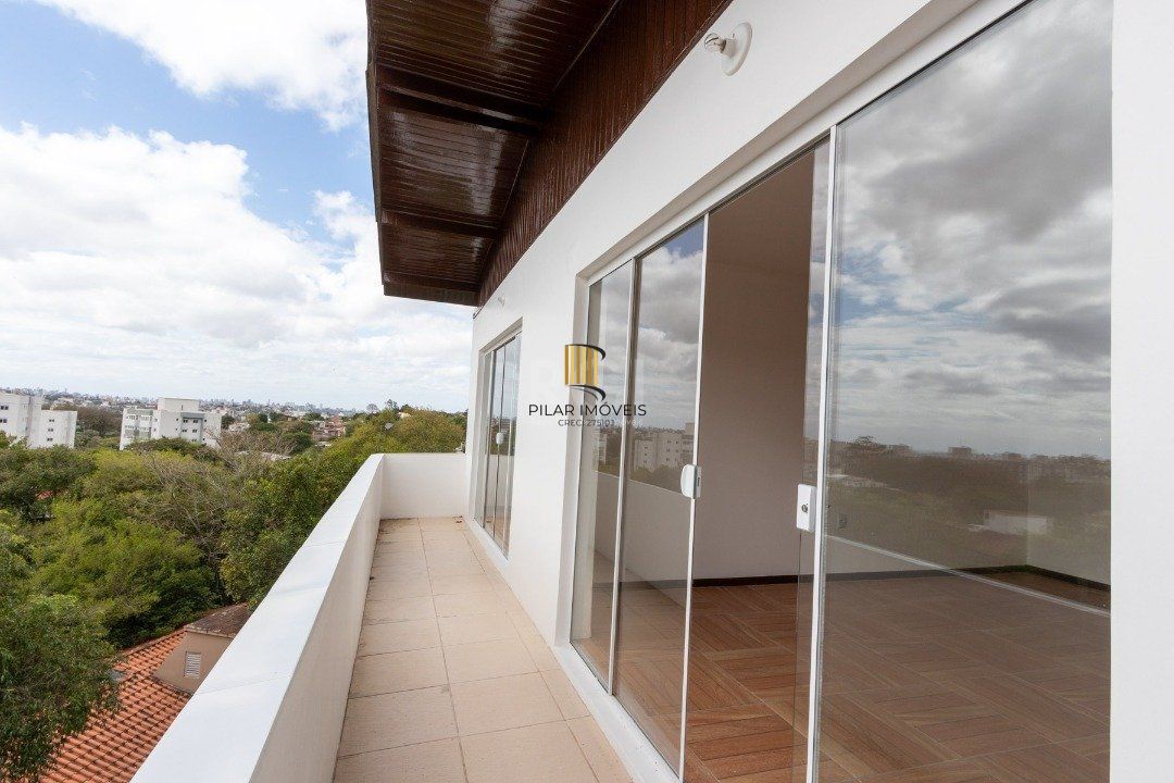 Casa para Venda - 454.7m², 5 dormitórios, sendo 1 suites, 8 vagas - Teresópolis