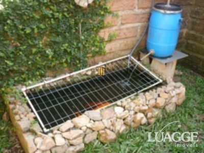 casa com 4 dormitórios, sendo uma suíte , e 530 area privativa