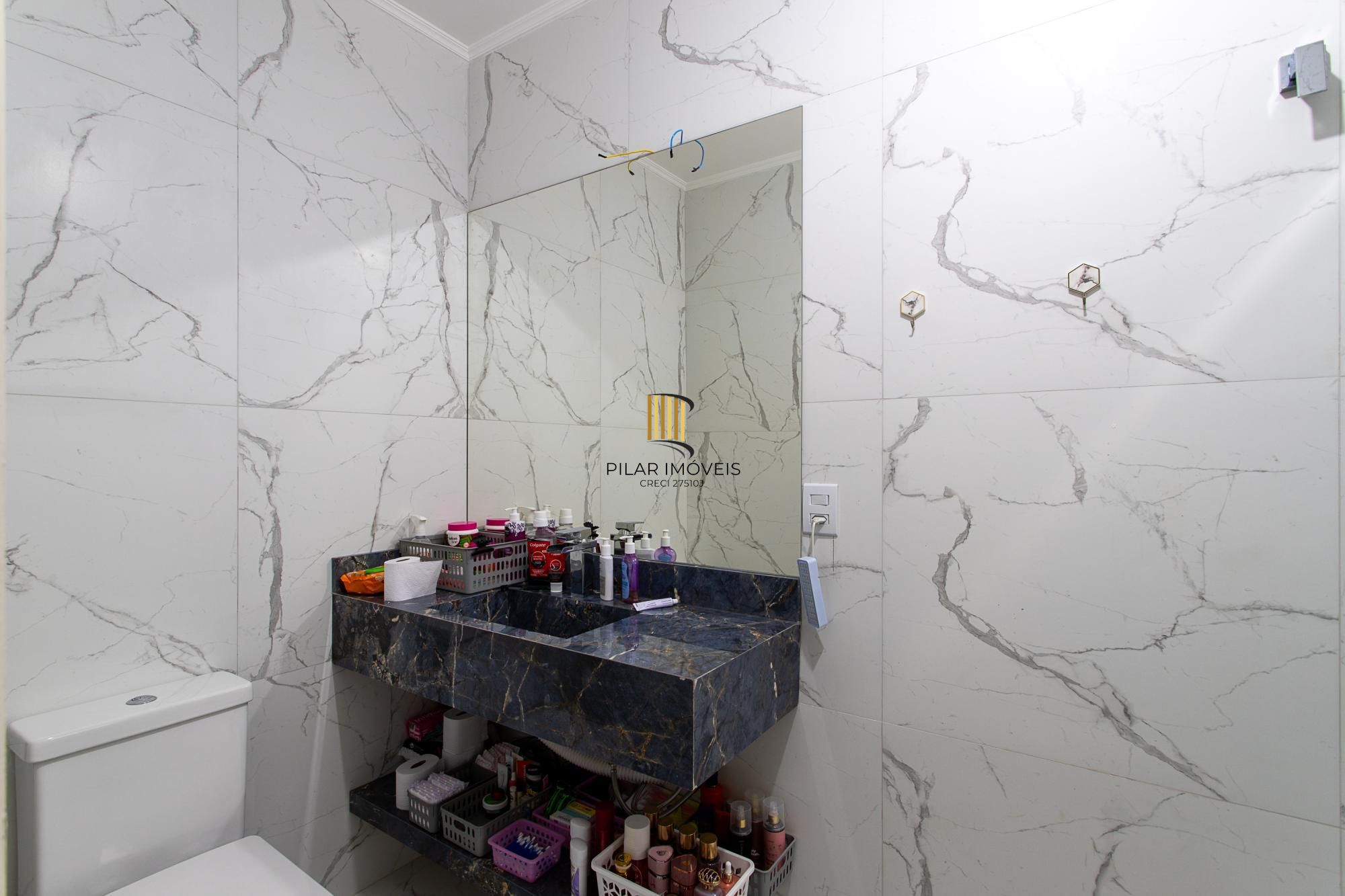 Casa térrea no Condominio Terra Ville, com patio e piscina.