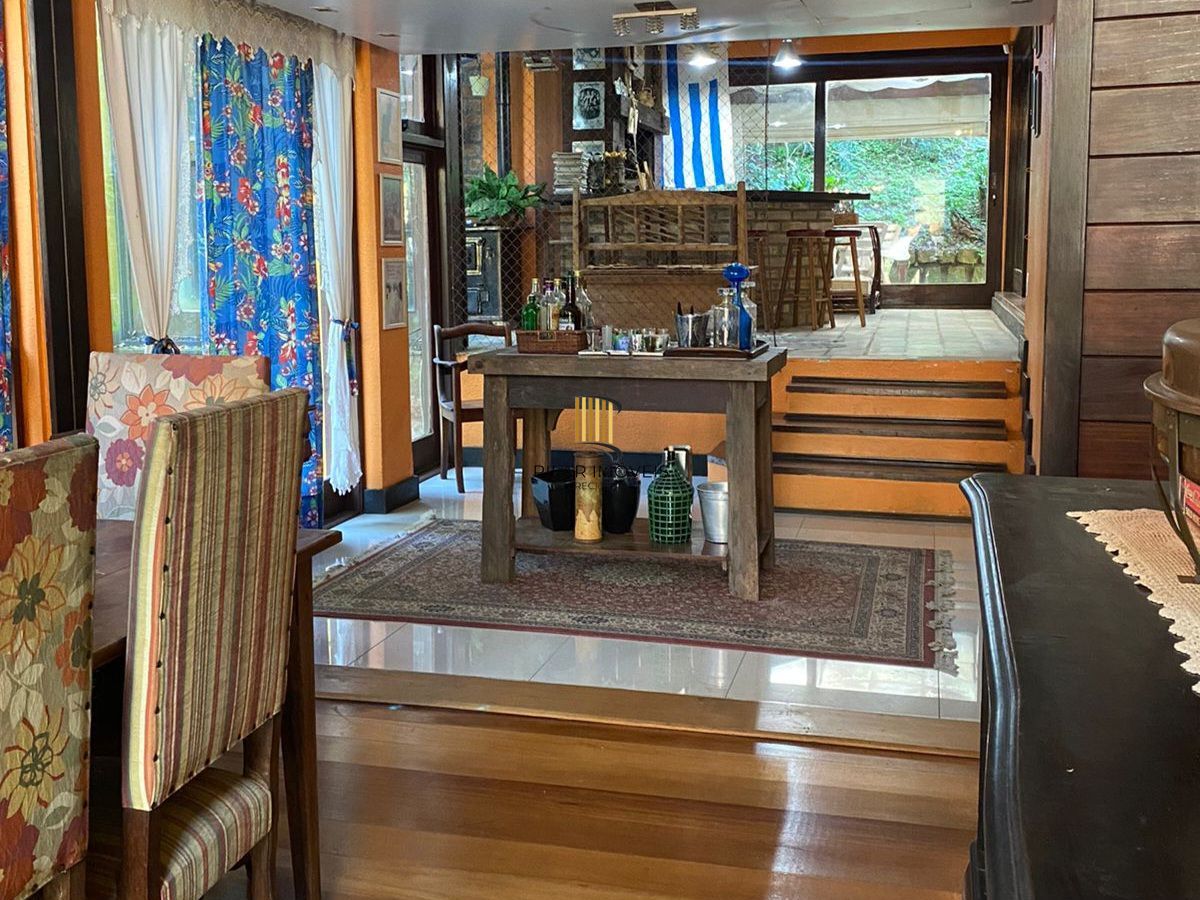 Casa com 7 dormitorios para venda Bairro Espírito Santo Porto Alegre, com 6 vagas.