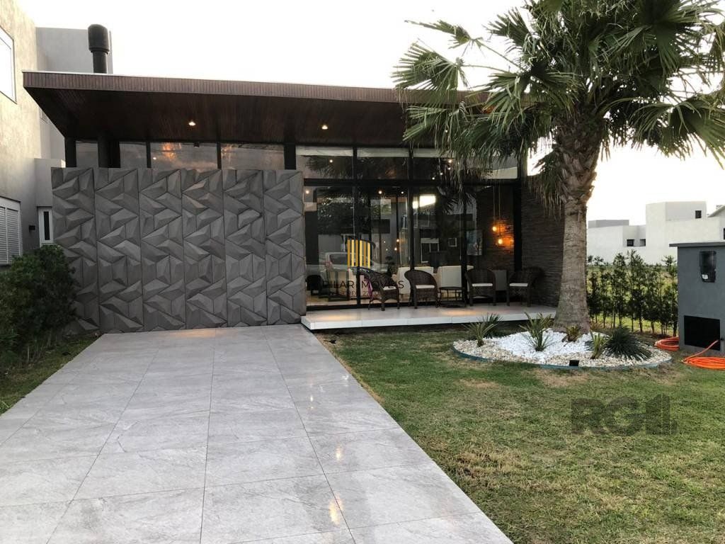Casa de Condomínio 3 dormitórios no bairro Atlântida Sul