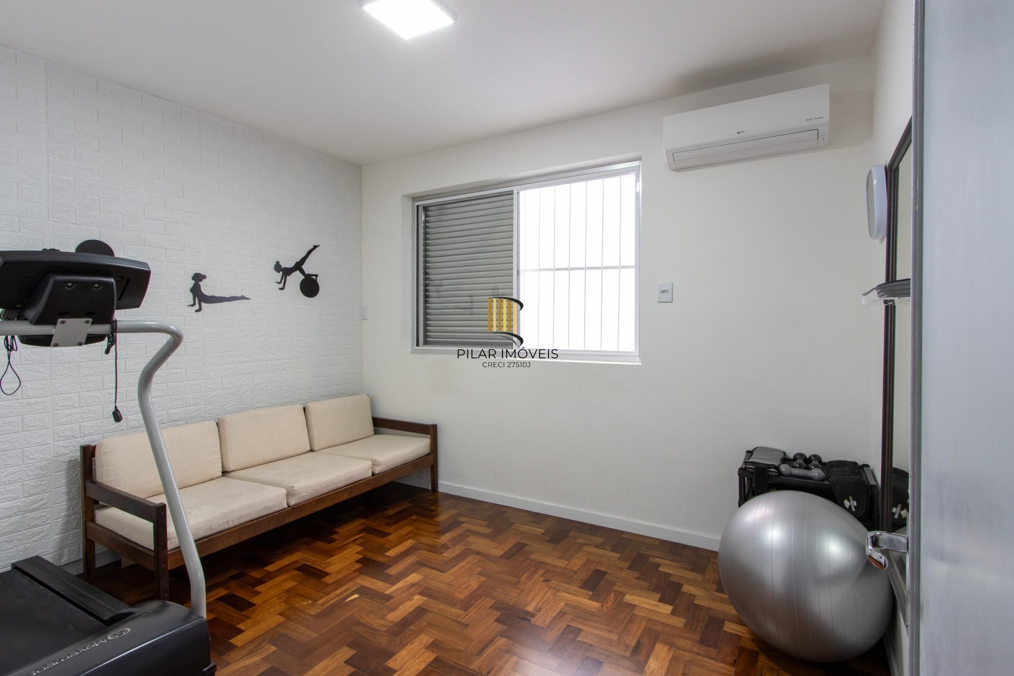 Casa TODA Reformada à Venda  – Mobiliada