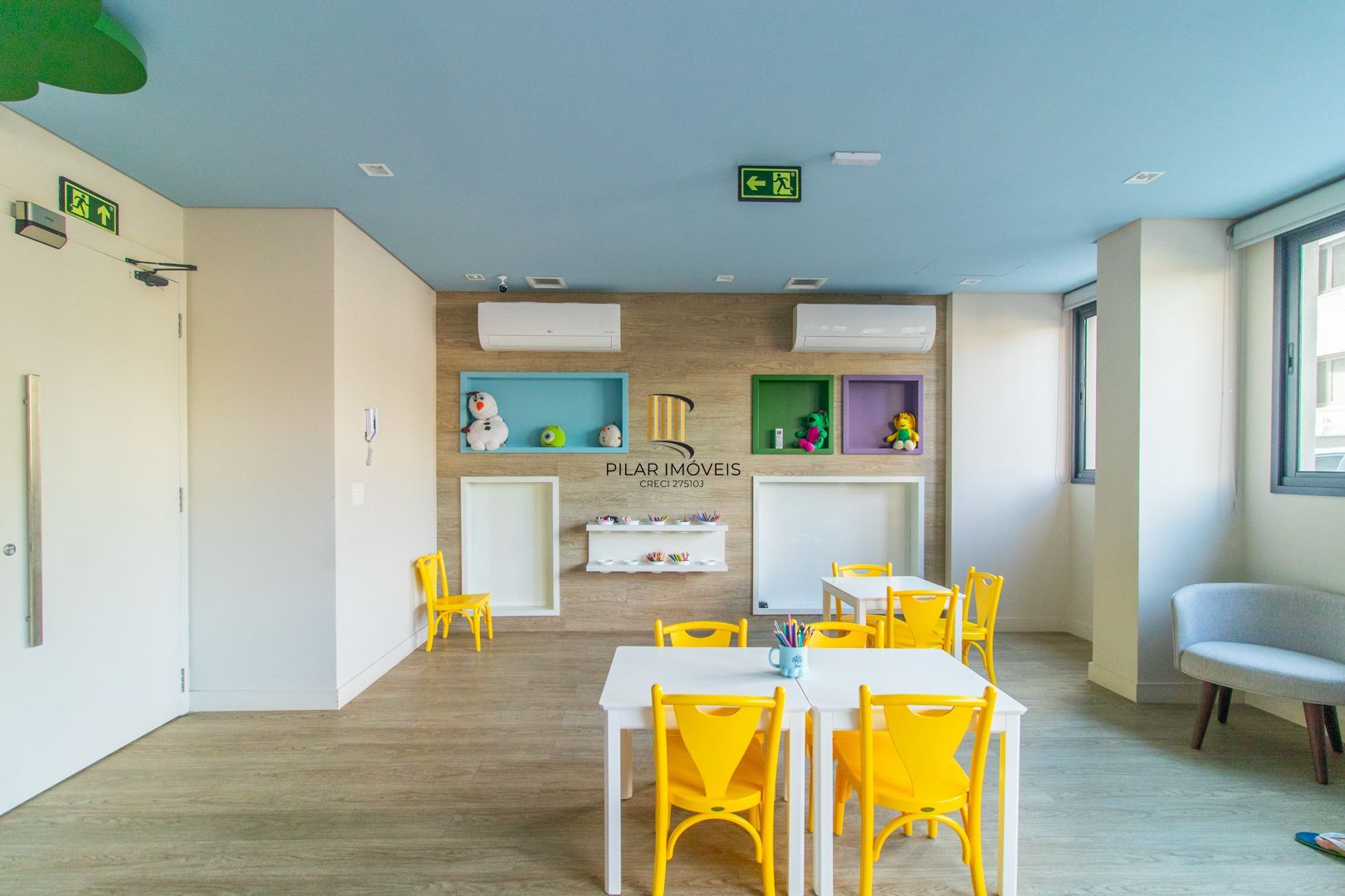APARTAMENTO SEMIMOBILIADO 2 DORMITÓRIOS SENDO 1 SUÍTE E 1 VAGA ESCRITURADA