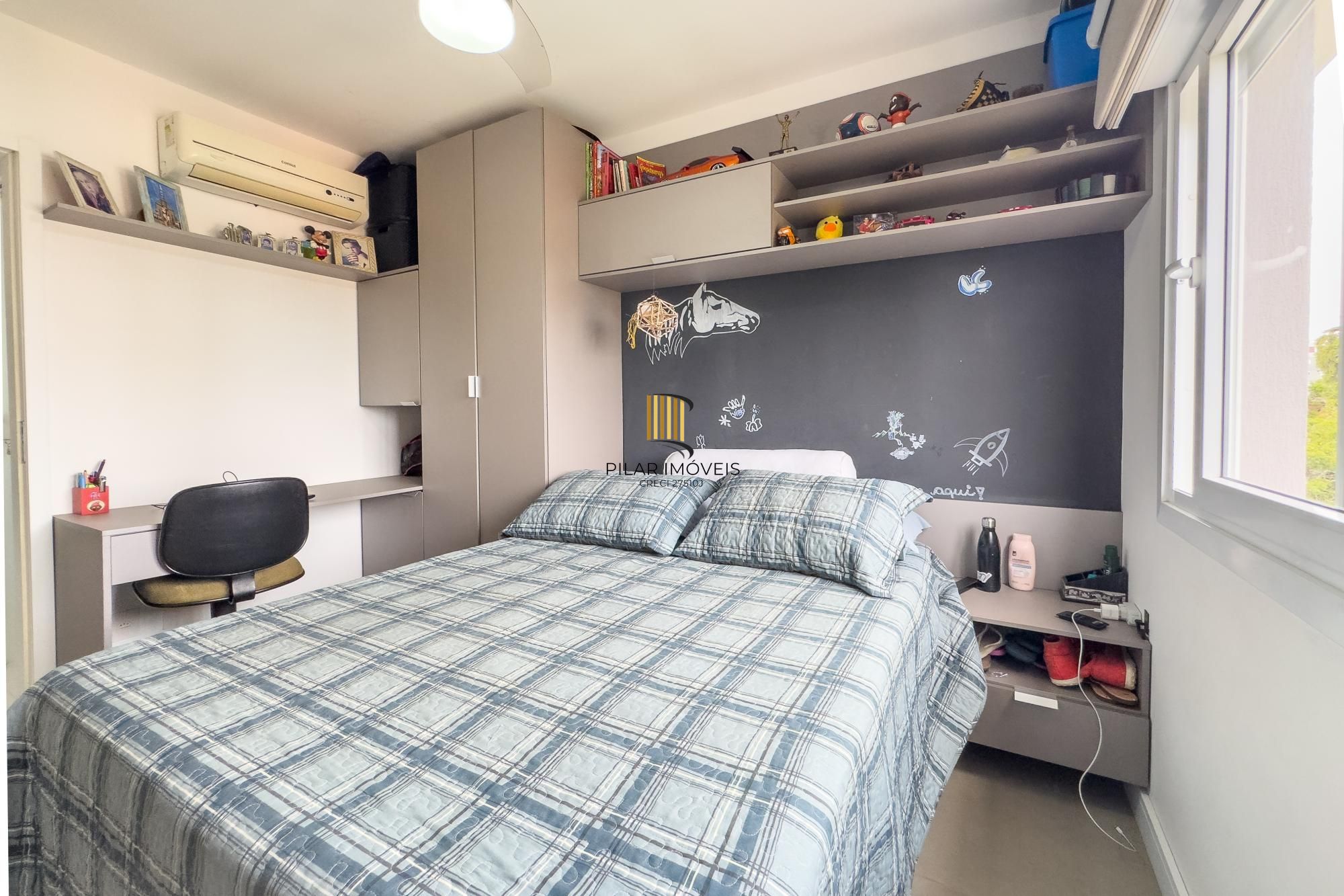 Apartamento 03 Suítes bairro Cristal, 88,97m² de área privativa, semimobiliada e 02 vagas de garagens cobertas.
