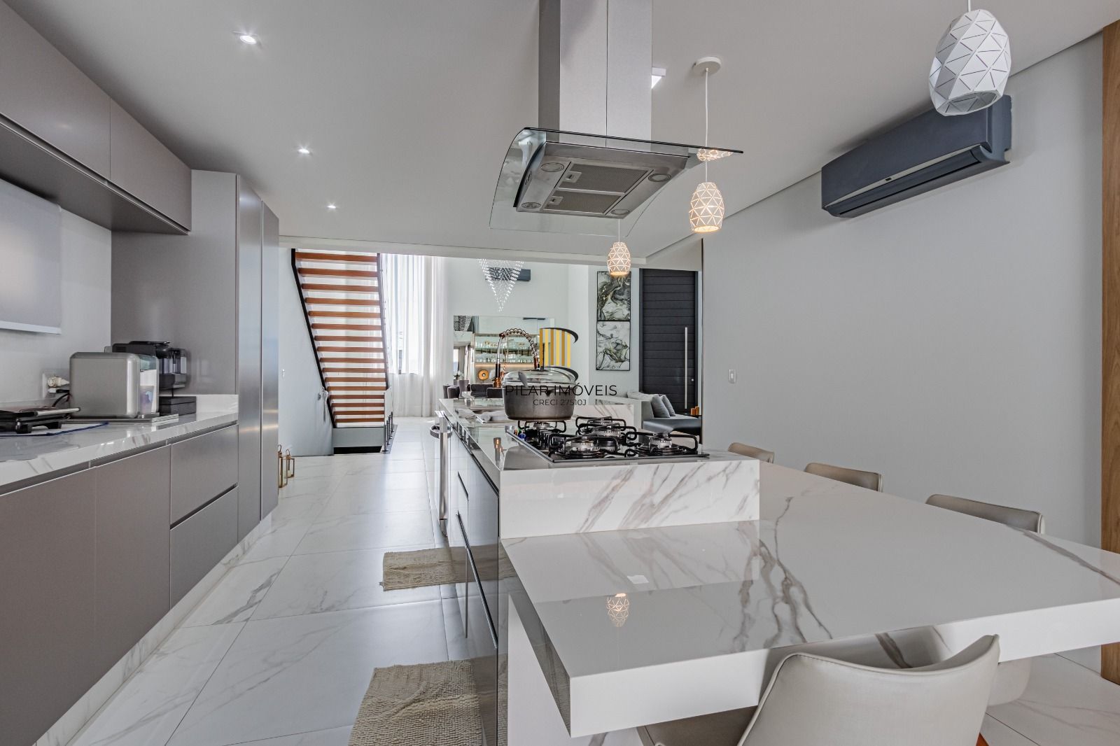 Casa de Condomínio 4 dormitórios no bairro São Vicente