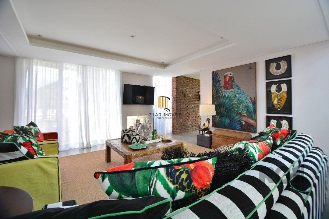 Excelente Sobrado de esquina,  com vista para o lago,  próximo ao clube social, no Condomínio Acqualina Beach,  localizado na praia de Maristela , em Xangri-La,.  Possui 4 dormitórios, sendo 3 suítes,