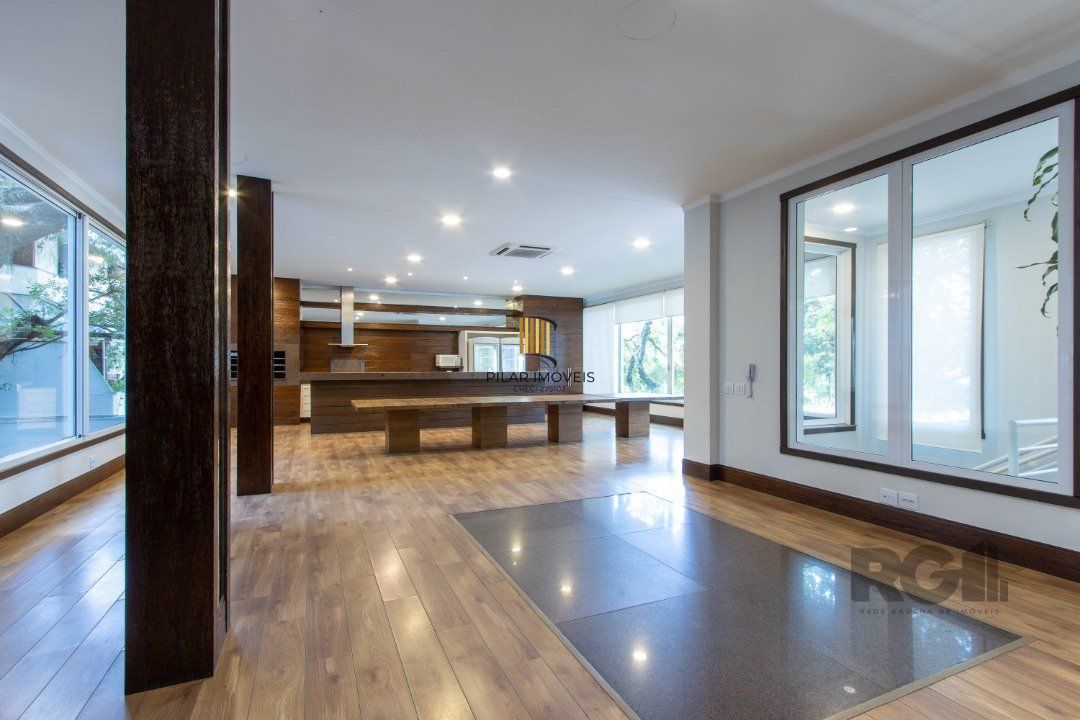 Casa em condominio, mobiliada com 741m² privativos , com 3 suítes- master