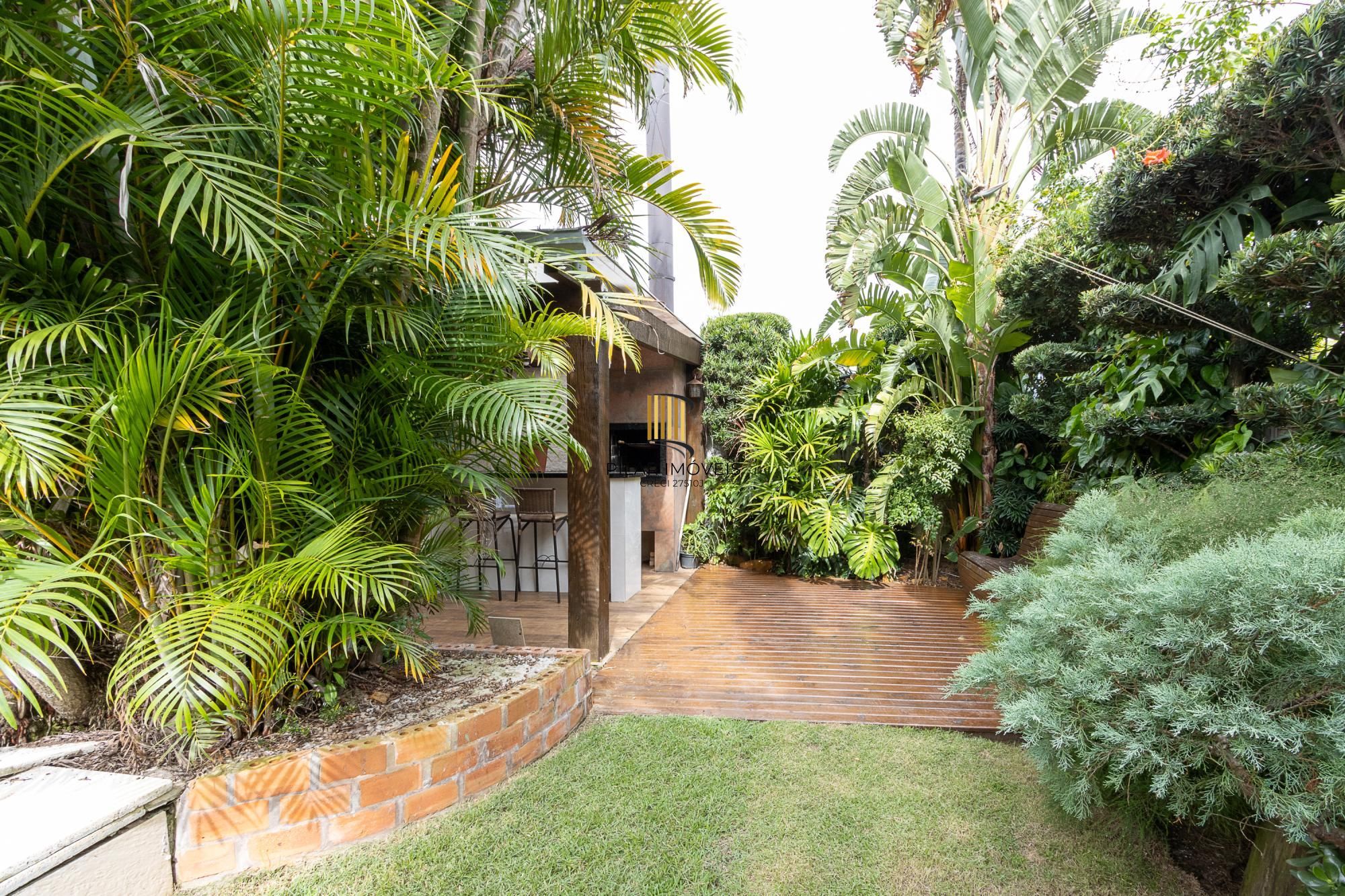 Casa térrea, 2 dormitórios, 1 suíte e 2 vagas no bairro Aberta dos Morros.