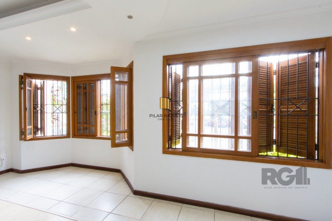Casa 4 dormitórios no bairro Ipanema