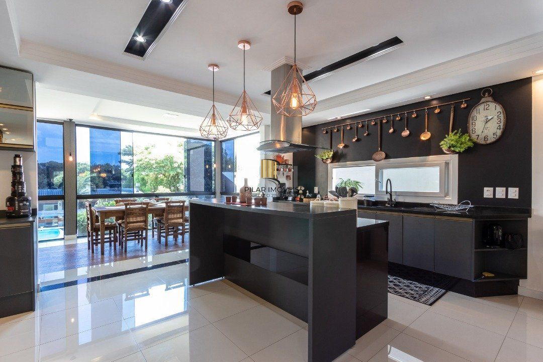 Casa para Venda - 420m², 3 dormitórios, sendo 3 suites, 8 vagas - Ipanema
