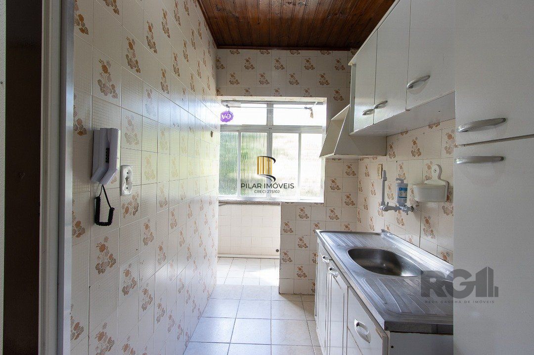 Excelente apartamento no bairro Cristal com 1 dormitório, living, banheiro e cozinha.
