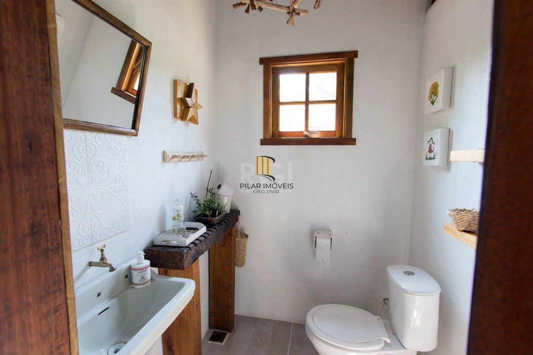 Casa para Venda - 250m², 3 dormitórios, sendo 2 suites, 3 vagas - Ponta Grossa