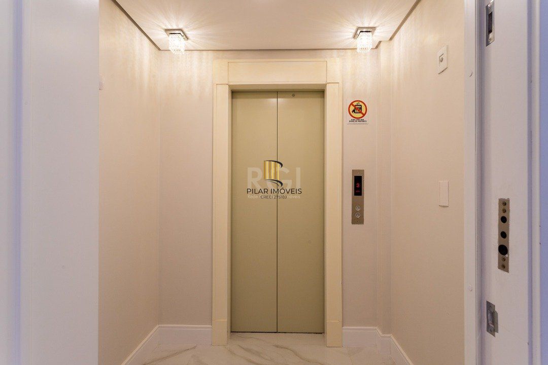 Apartamento para Venda - 323m², 3 dormitórios, sendo 3 suites, 4 vagas - Centro