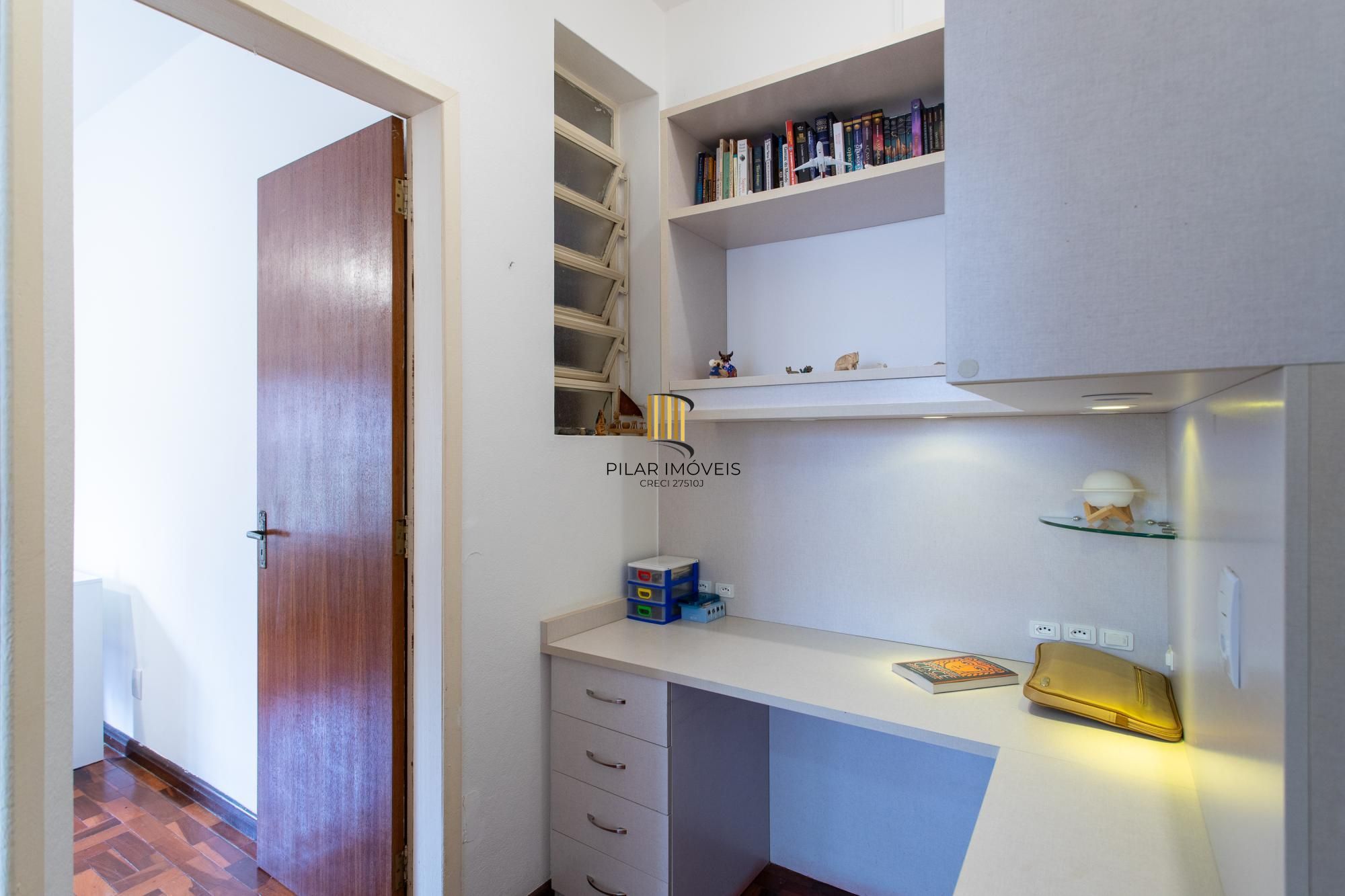 Casa 5 dormitórios no bairro Vila Assunção